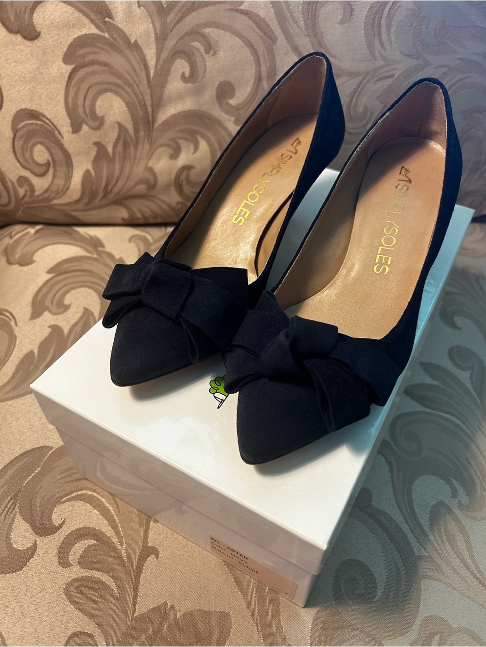Simply Soles Vero Cuoio Women’s 7 Navy Blue Suede Pointed-Toe Pumps Bow Heels